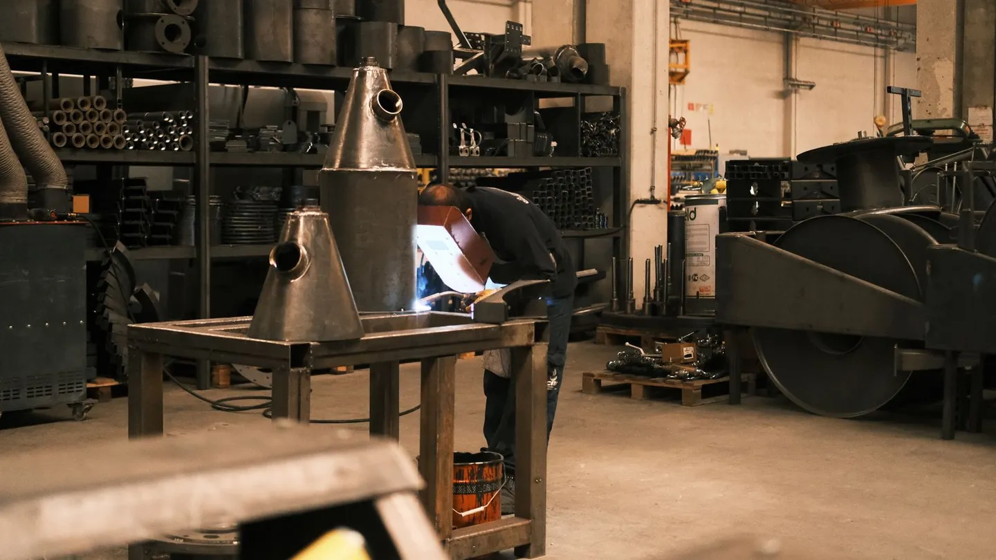Schweißarbeiten in einer Metallwerkstatt